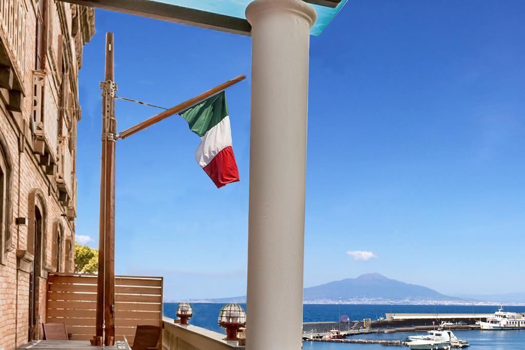Yacht Club Capo Cervo Suites B&B Sorrento Exteriér fotografie