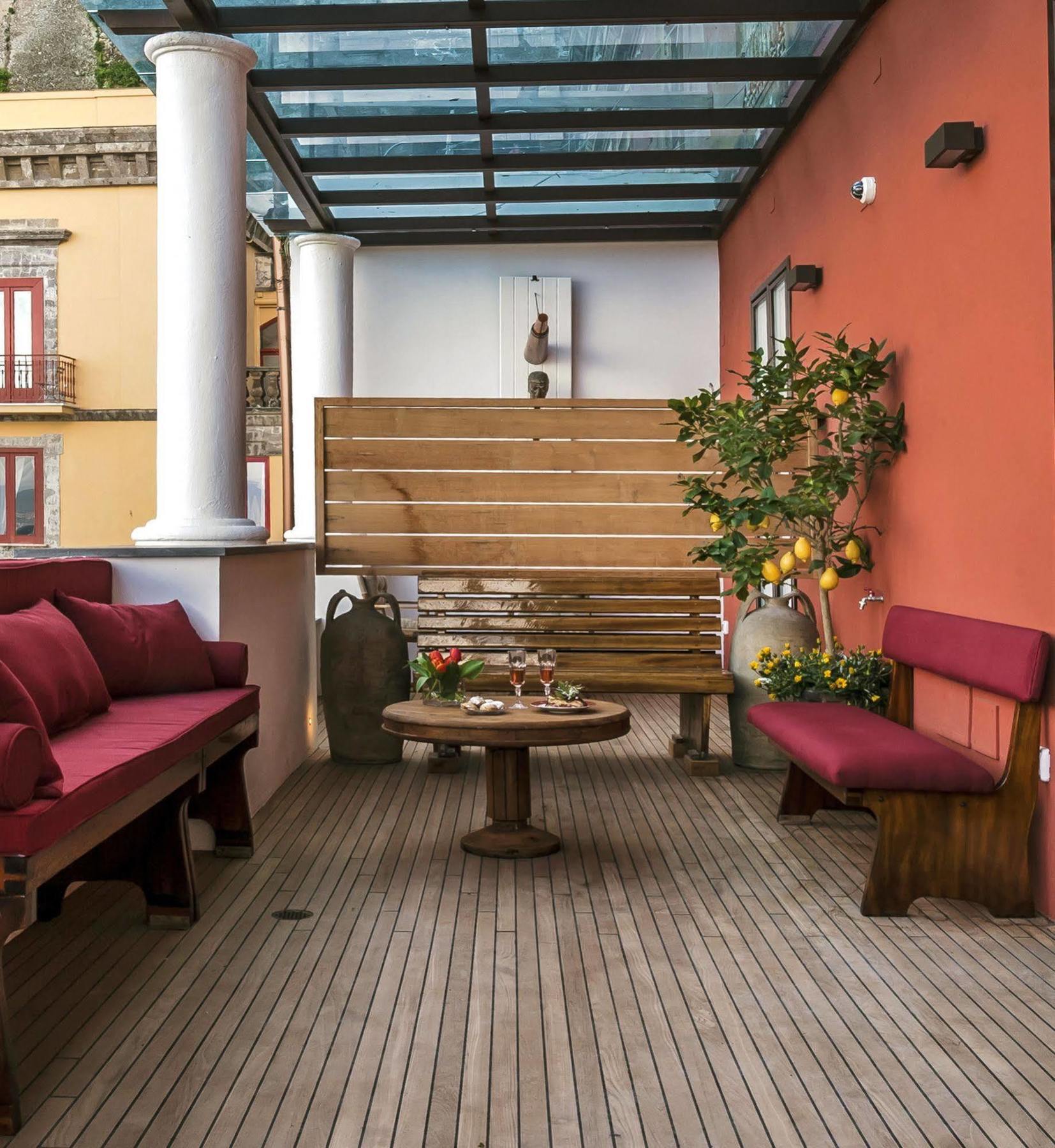 Yacht Club Capo Cervo Suites B&B Sorrento Exteriér fotografie