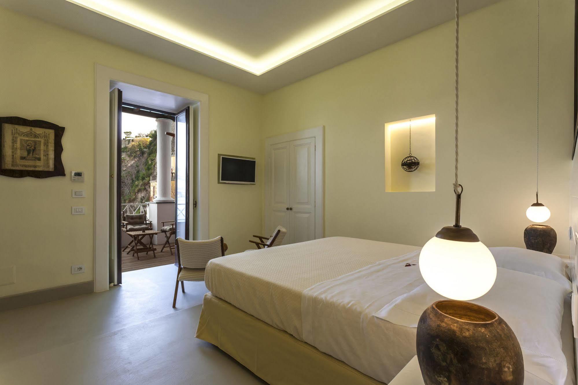 Yacht Club Capo Cervo Suites B&B Sorrento Exteriér fotografie