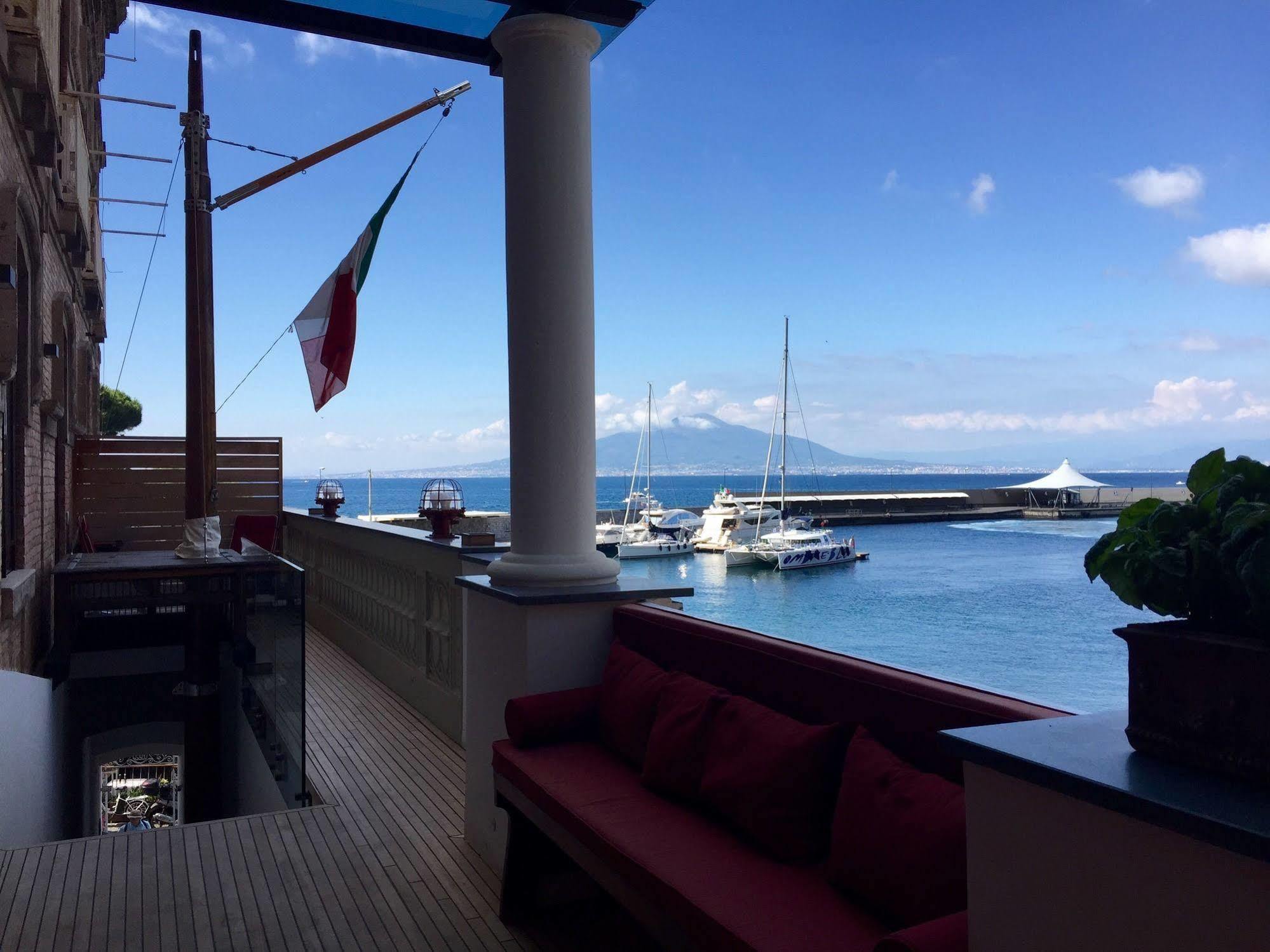 Yacht Club Capo Cervo Suites B&B Sorrento Exteriér fotografie